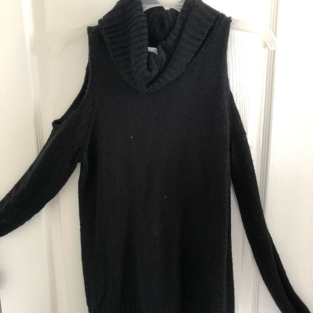 Turtle neck, open shoulder sweater